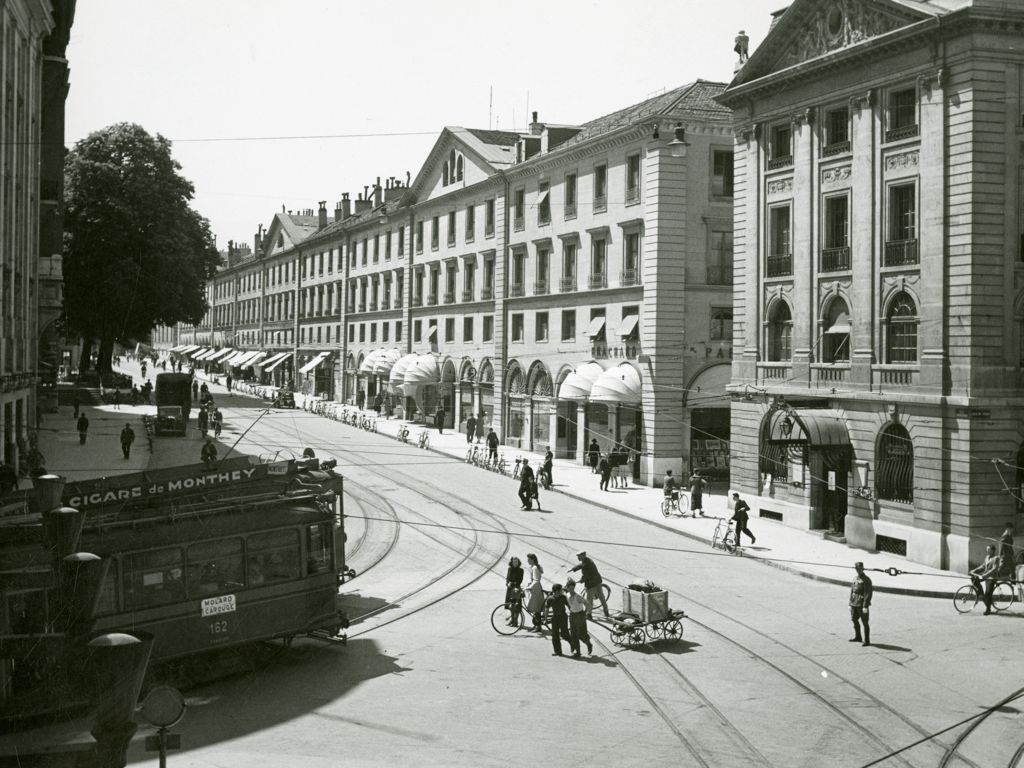 Dès 1938, Brachard est situé au 10, Corraterie, à son emplacement actuel